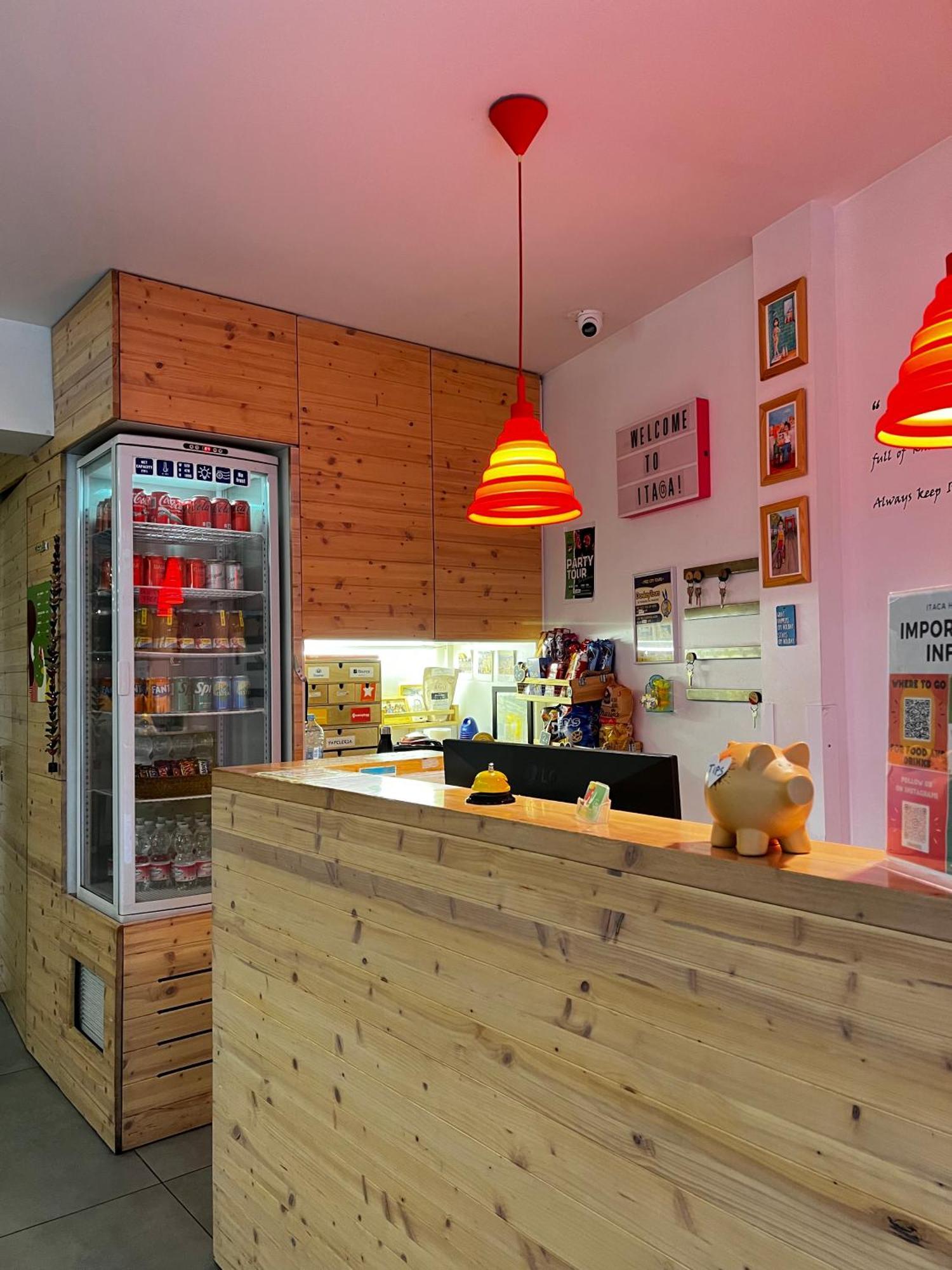 Itaca Hostel Barcelona Exterior photo