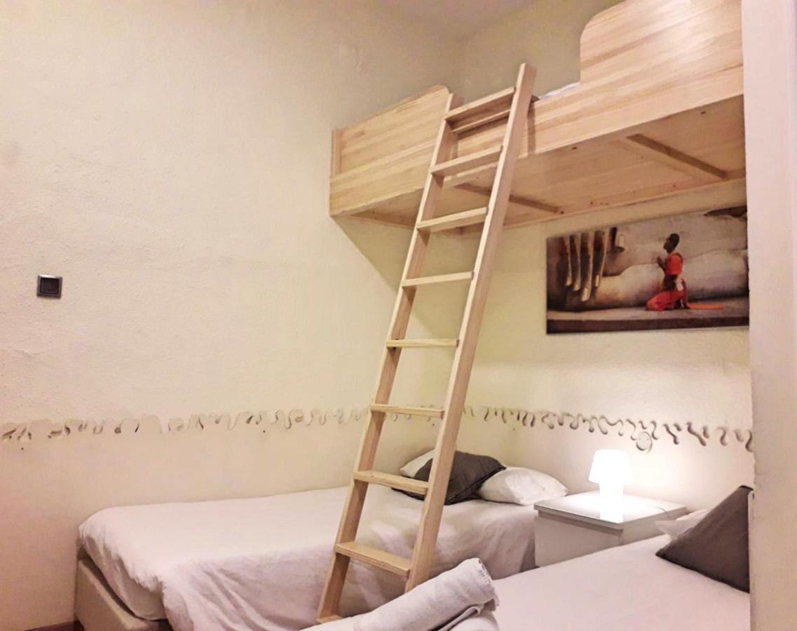 Itaca Hostel Barcelona Exterior photo